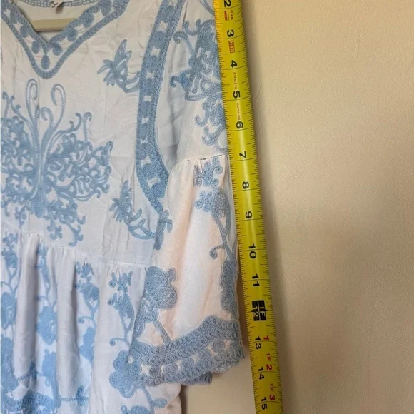 Kindred shirt Women's Medium White Blue Embroidered Blouse Boho Mexican floral - Picture 12 of 12